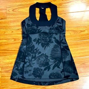 Lululemon Size 4 Scoop Neck Raceback Workout Tank Top